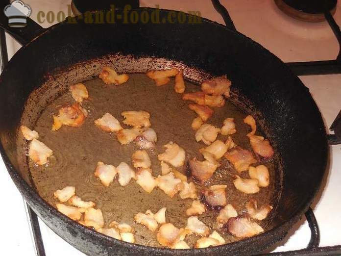 Fried potatoes in a pan with the bacon and eggs - how to cook delicious fried potatoes and correctly, step by step recipe with photos.