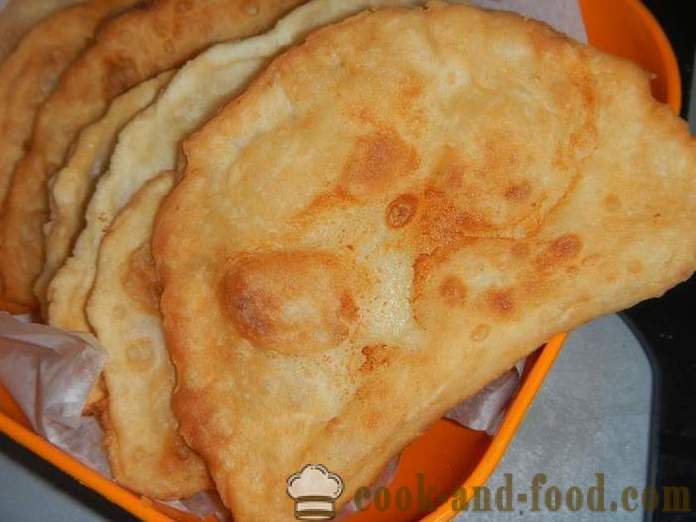 Juicy crunchy homemade pasties on vodka - how to cook delicious dough chebureks with bubbles, a step by step recipe with photos.