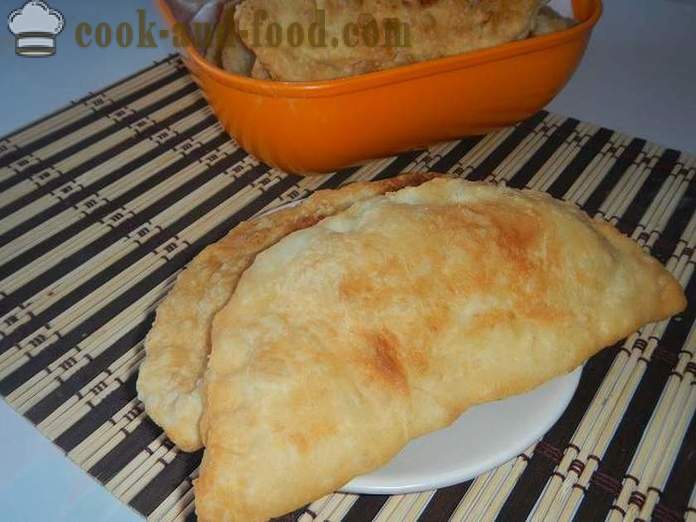Juicy crunchy homemade pasties on vodka - how to cook delicious dough chebureks with bubbles, a step by step recipe with photos.