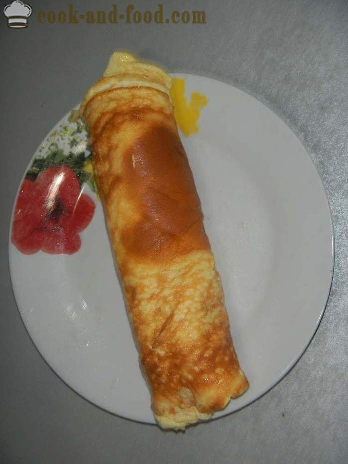 Roll of the omelet with cream cheese, and sturgeon - how to cook omletny roll with stuffing, a step by step recipe with photos.