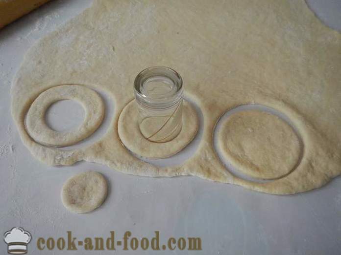 Lenten sweet donuts on yeast and water, fried in a pan - as cook donuts in yeast, recipe with photo