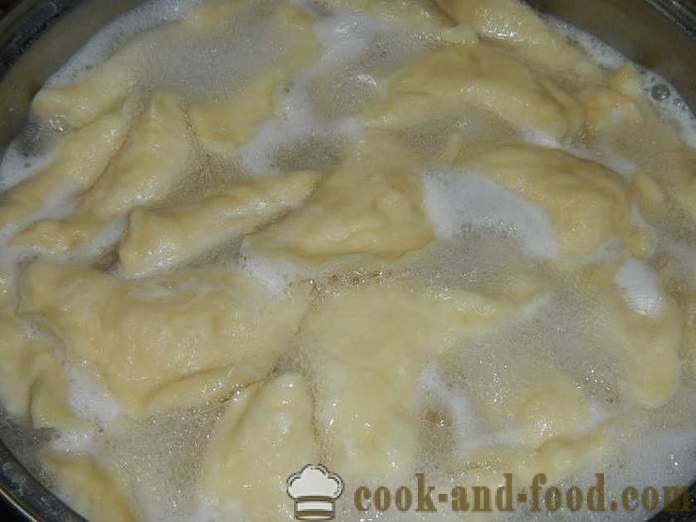 Delicious dumplings with cottage cheese under the chocolate and caramel - how to make dumplings with cottage cheese, a step by step recipe photos
