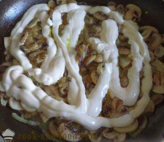 Fried mushrooms with sour cream or cream. Simple and delicious recipe with step by step photos.