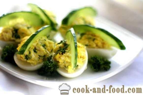 Stuffed eggs with cheese and garlic - cold dishes, the recipe with a photo