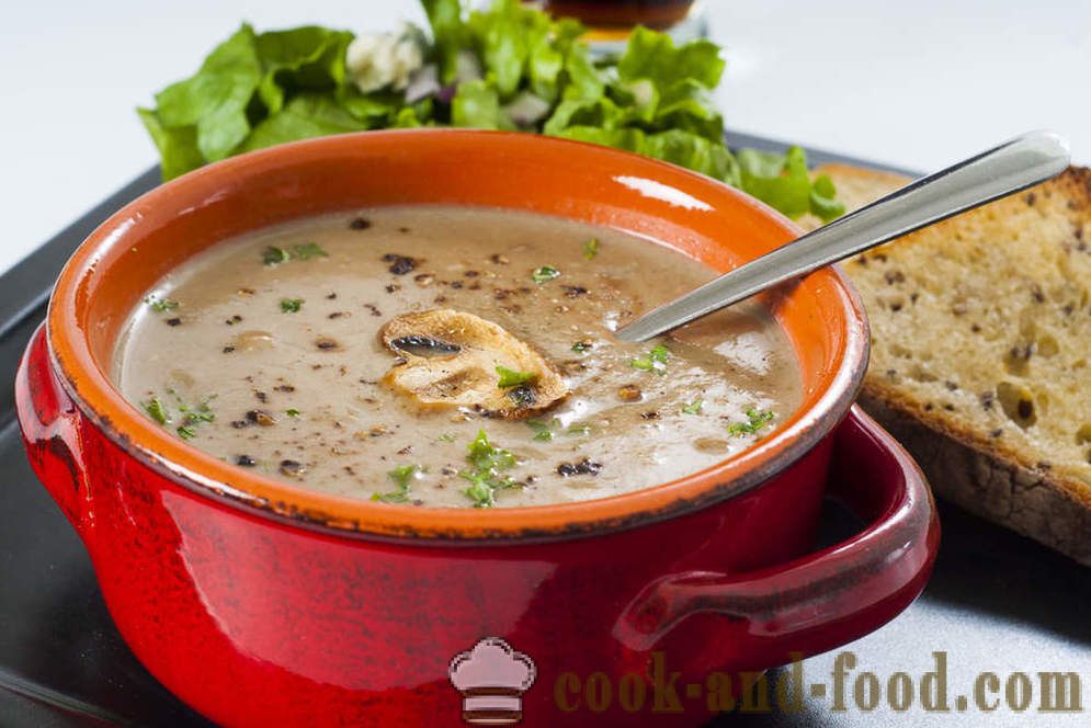 Four soup recipe of dried mushrooms