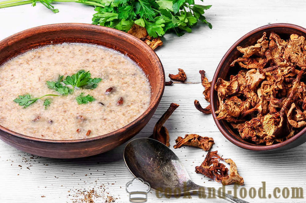 Four soup recipe of dried mushrooms