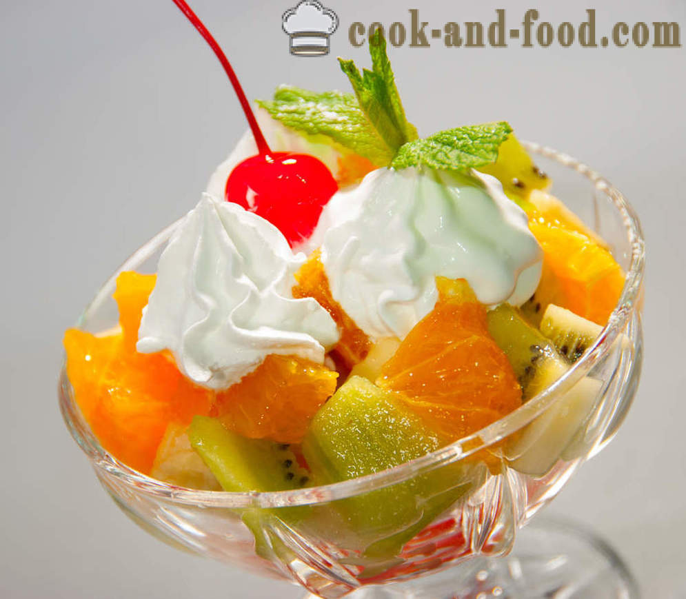 Pamper yourself and loved ones from the fruit salad and whipped cream - video recipes at home
