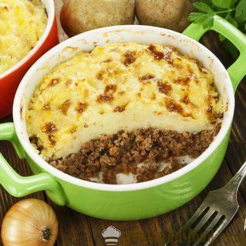 Casserole of minced meat in the oven: 3 recipes