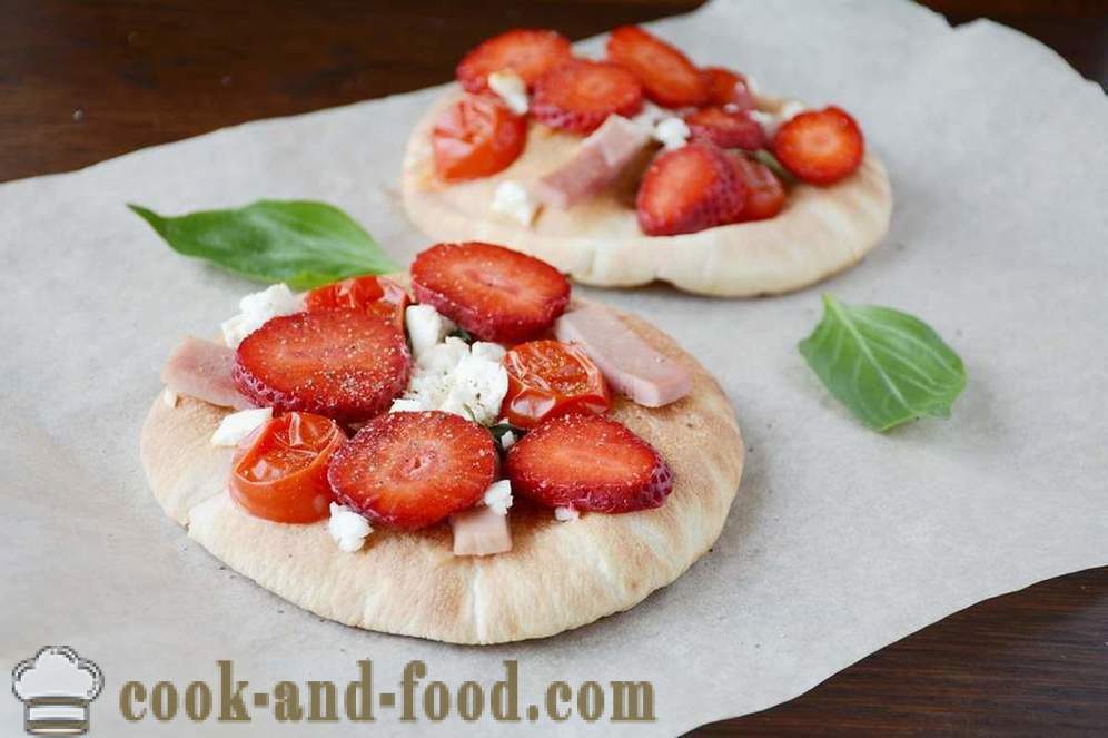 Pizza, soup and cake with strawberries for lunch - video recipes at home