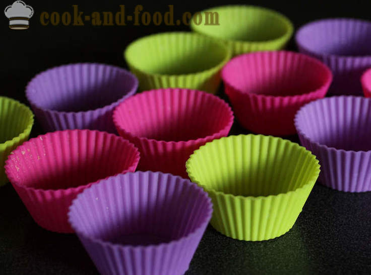 Multi-colored tins for muffins - video recipes at home